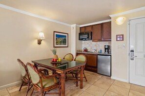 Dining - Islander on the Beach ONE-BEDROOM unit #308, Top floor, incredible Ocean Views (Kapaʻa)