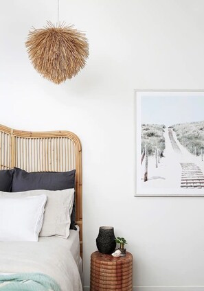 3 bedrooms, iron/ironing board, WiFi, bed sheets - 'La Vida' Mooloolaba - Just Steps To The Beach (Mooloolaba)