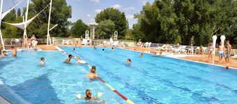 Mobilehome with air conditioning, terrace and pool
