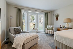 3 bedrooms, iron/ironing board, WiFi, bed sheets - Decked Out Getaway: Pine MTN Trail, Pet Friendly (Cartersville)