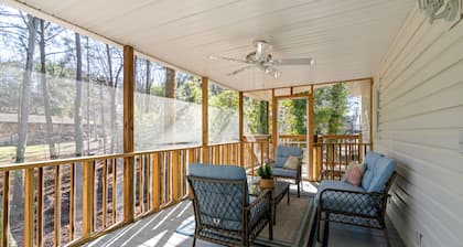 Decked Out Getaway: Pine MTN Trail, Pet Friendly