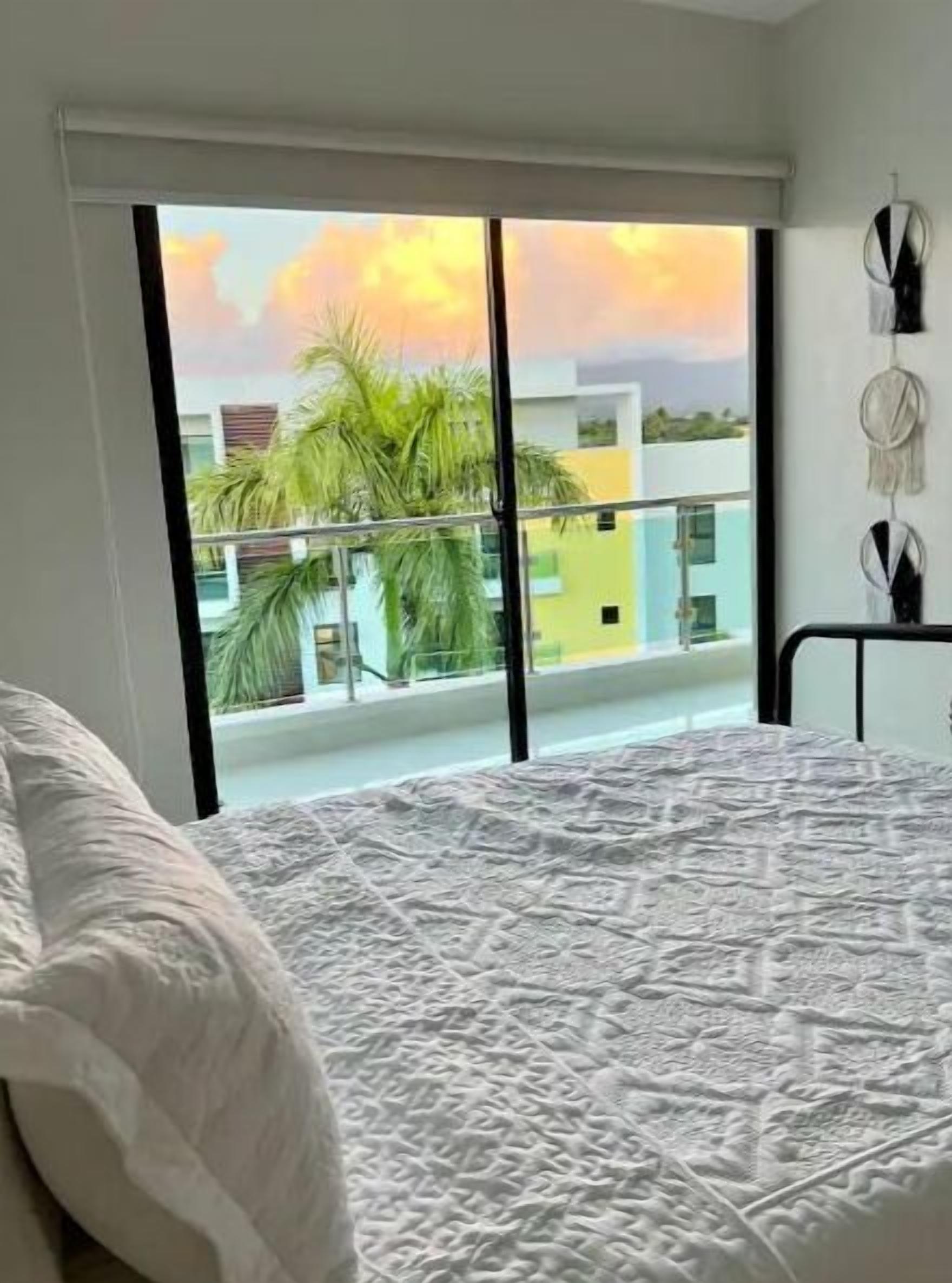 4 habitaciones, tabla de planchar con plancha, wifi y ropa de cama 