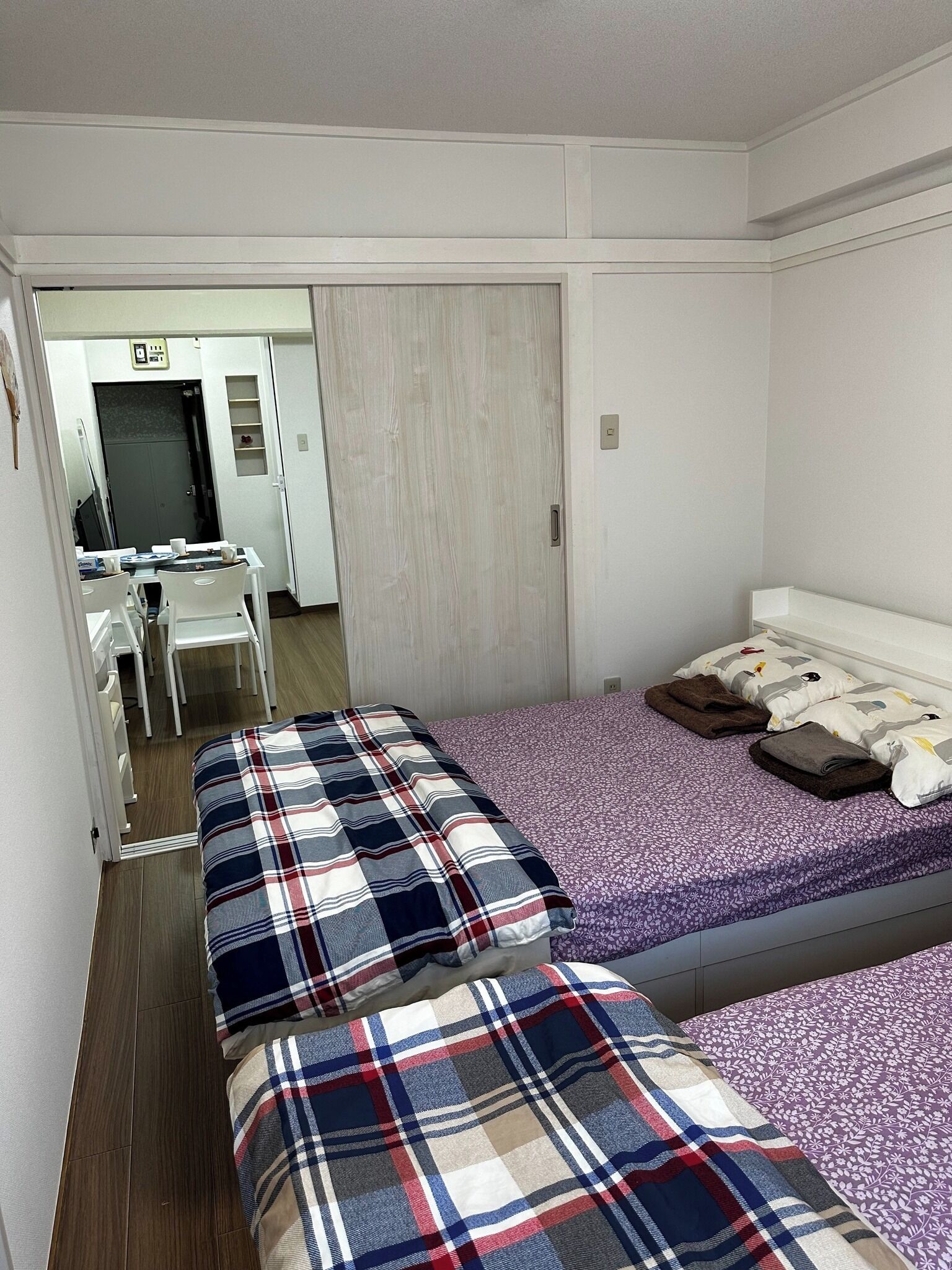 1 غرفة نوم ومكتب ومكواة/لوح كي وملاءات أسرّة