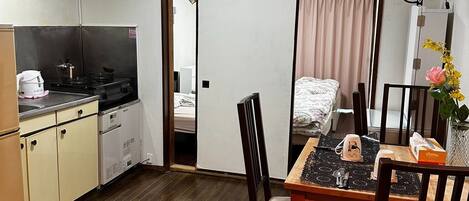 1 Schlafzimmer, Schreibtisch, Bügeleisen/Bügelbrett, Bettwäsche