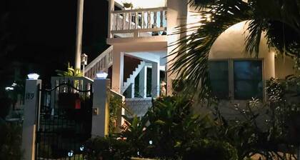 The Poolside Pad- 5 mins from the Airport & Beaches.