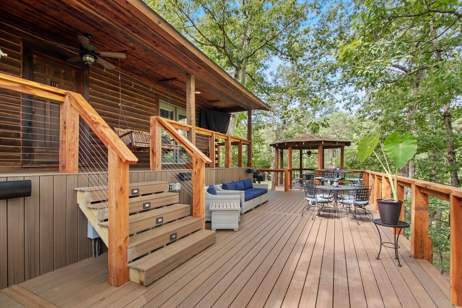 Lakefront Cozy Cabin w/ hot tub
