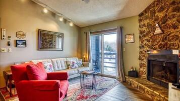 Télévision, cheminée