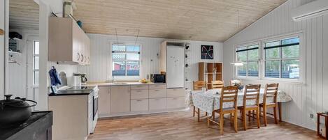 Fridge, stovetop, coffee/tea maker