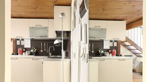 Coffee/tea maker, fridge, microwave, oven - Lambertesca Apartment, Il Cuore di Firenze (Firenze)