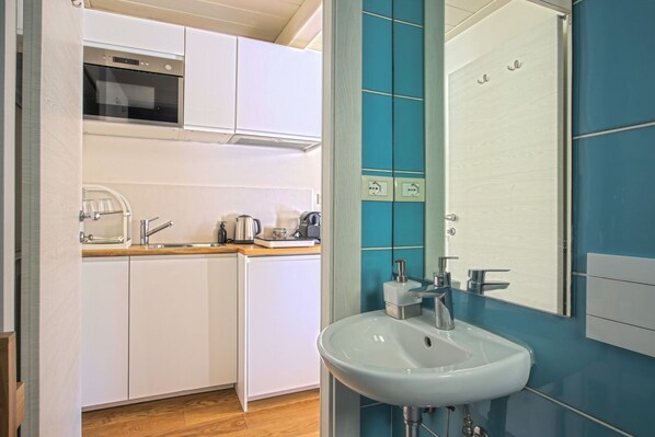 Kühlschrank, Mikrowelle, Herdplatte