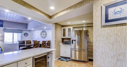 Spacious 3 BR Villa - short walk to the Beach, prime Coligny location
