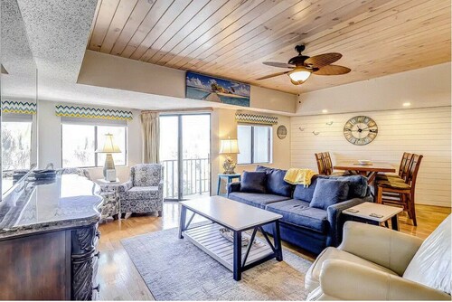 Spacious 3 BR Villa - short walk to the Beach, prime Coligny location