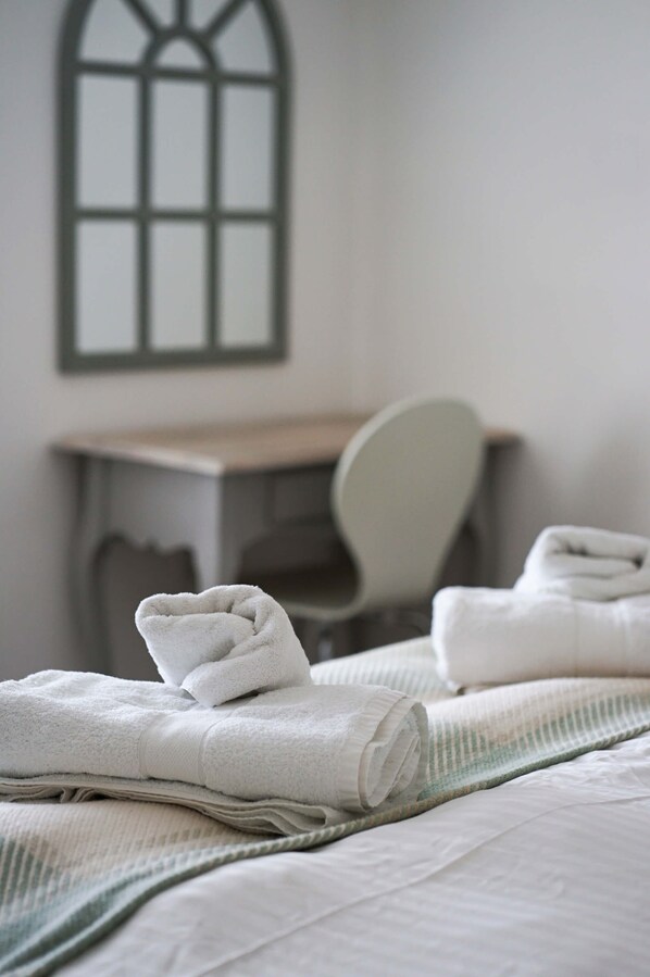 2 bedrooms, iron/ironing board, travel cot, WiFi