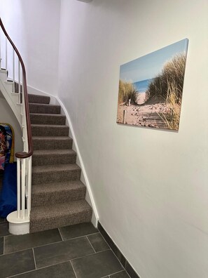 Interior - Paskins-1st Floor Apt-2 Bath-Cowes Centre-Sleeps 4 (Isle of Wight)