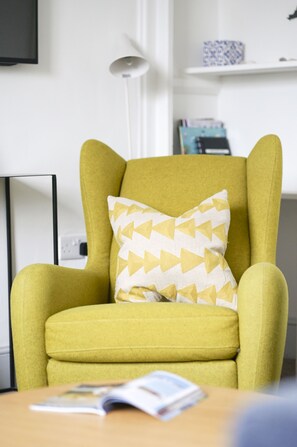 Interior - Paskins-1st Floor Apt-2 Bath-Cowes Centre-Sleeps 4 (Isle of Wight)