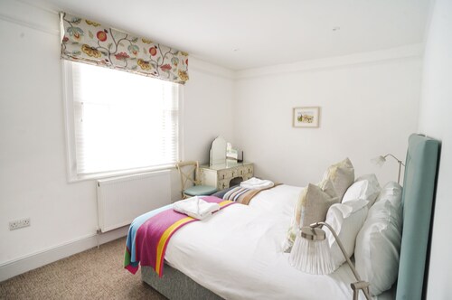 Paskins-1st Floor Apt-2 Bath-Cowes Centre-Sleeps 4