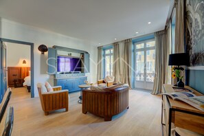 3 bedrooms, iron/ironing board, WiFi, bed sheets - Maison Dior 3 bedroom apartment VRBO (Nice)