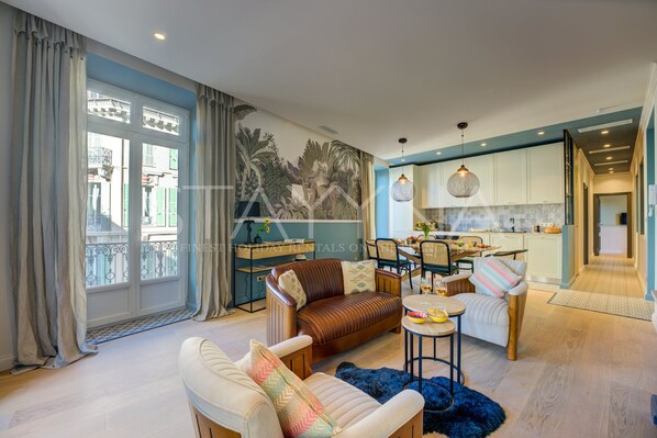 TV - Maison Dior 3 bedroom apartment VRBO (Nice)