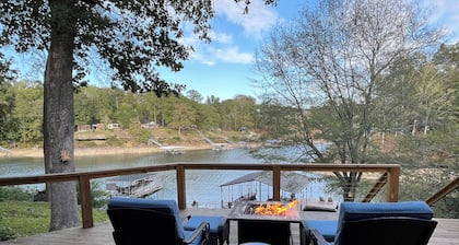 Convenient and Relaxing Lake House