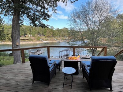 Convenient and Relaxing Lake House
