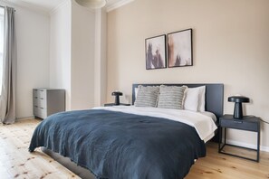 3 slaapkamers, een strijkplank/strijkijzer, wifi, beddengoed