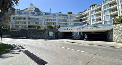 Oceanfront Studio - A/C, Views, Pool & Parking