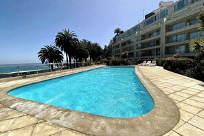 Pool - Oceanfront Studio Pool AC Parking Cerro Castillo (Viña del Mar)