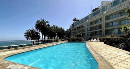 Oceanfront Studio: A/C, Pool & Parking