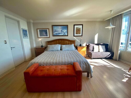 Oceanfront Studio - A/C, Views, Pool & Parking