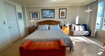 Oceanfront Studio - A/C, Views, Pool & Parking