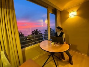 Dining - Oceanfront Studio Pool AC Parking Cerro Castillo (Viña del Mar)