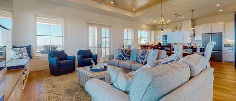 テレビ、暖炉、書庫