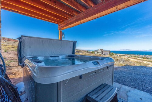 Private B-Ball, Pickleball court & Hot Tub! Pool!