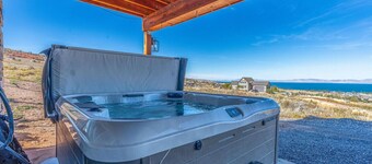 Private B-Ball, Pickleball court & Hot Tub! Pool!
