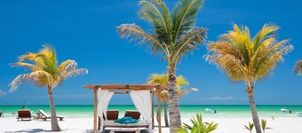 2 Minutes Walk to Beach Huge 3 bdrm Condo with Pool