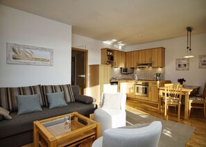 TV, stereo - Apartment near the harbor with balcony and sea view - Hafenhäuser Breege FeWo 11 - (Breege)