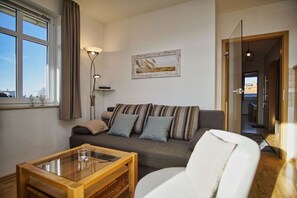 Unclassified image, 4 of 27, button - Apartment near the harbor with balcony and sea view - Hafenhäuser Breege FeWo 11 - (Breege)