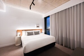 In-room safe, desk, laptop workspace, blackout curtains - Nesuto Docklands Apartment Hotel (Docklands)