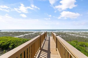 Property grounds - "Weekend Wonder" is a peaceful 4 bedroom, 2 bathroom oceanfront home. (Holden Beach)