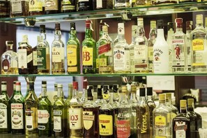 Bar (trong khuôn viên)