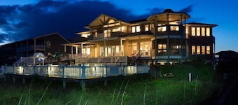 Hobbs Realty - Oceanfront with Heated Pool, Elevator, and Hot Tub