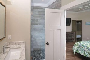 8 bedrooms, free WiFi, bed sheets - Hobbs Realty - Glad you're "Knot At Work" in this oceanfront home with a heatable pool and elevator (Holden Beach)