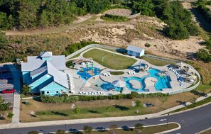 Exterior - Sandy Paws Townhouse, Private Mini Water Park, Dog Friendly! (Kill Devil Hills)