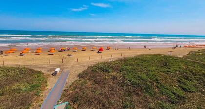 Beachfront Paradise w/private beach access, hot tub, and pool! AMAZING VIEW!