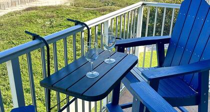 Beachfront Paradise w/private beach access, hot tub, and pool! AMAZING VIEW!