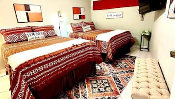 Een strijkplank/strijkijzer, gratis wifi, beddengoed