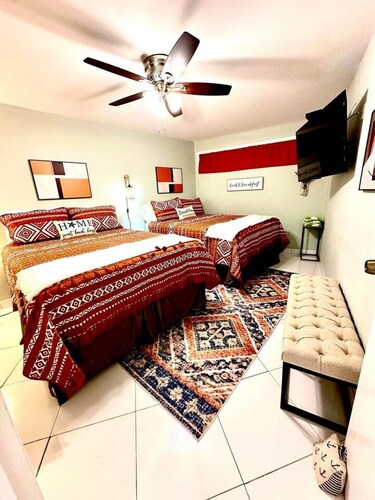 Beachfront Paradise w/private beach access, hot tub, and pool! AMAZING VIEW!