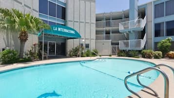 UppvÀrmd pool