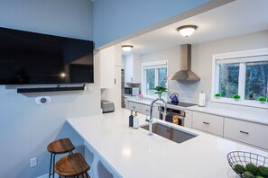 Micro-ondes, four, plaque de cuisson, lave-vaisselle