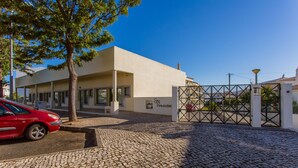 A building with a sign reading "Sao Francisco" and a gated entrance. - Central Albufeira 2-B Apt, Sleeps 6, Pool, Parking (Albufeira)